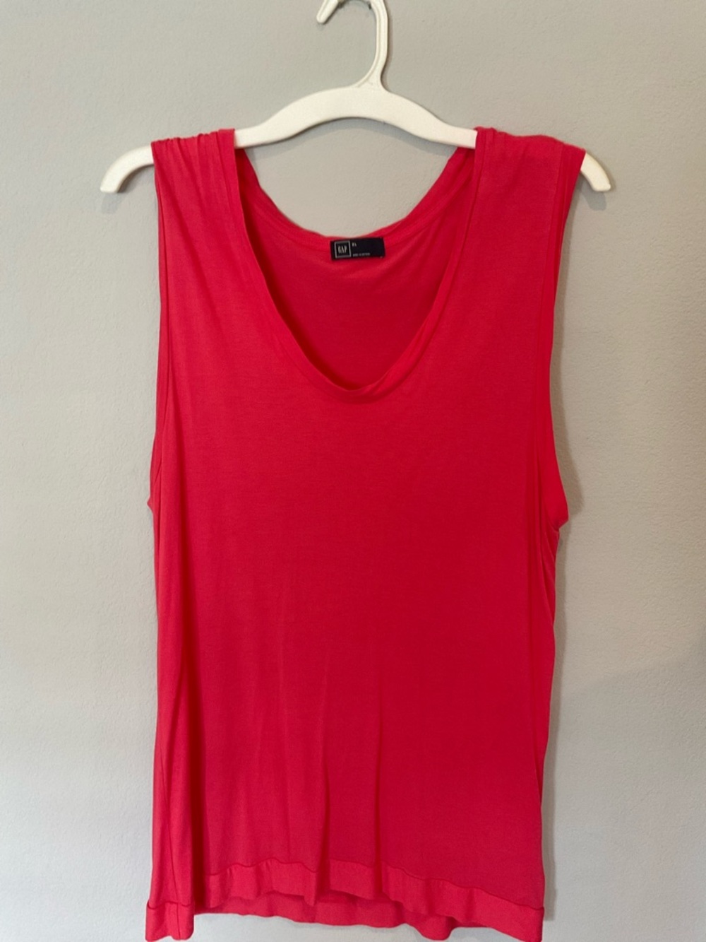 GAP Scoop Neck Sleeveless Tank - XL
